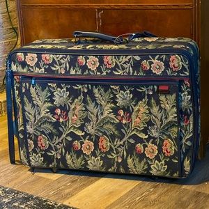 Never Used, perfect, Gloria Vanderbilt vintage suitcase